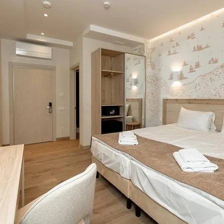 Hotel Leomare