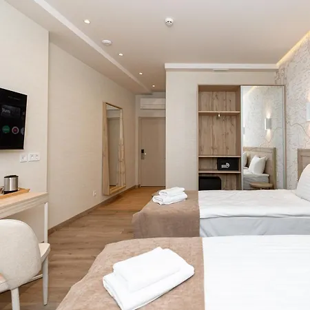 Leomare Hotel