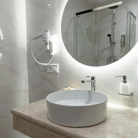 Leomare Hotel 4*
