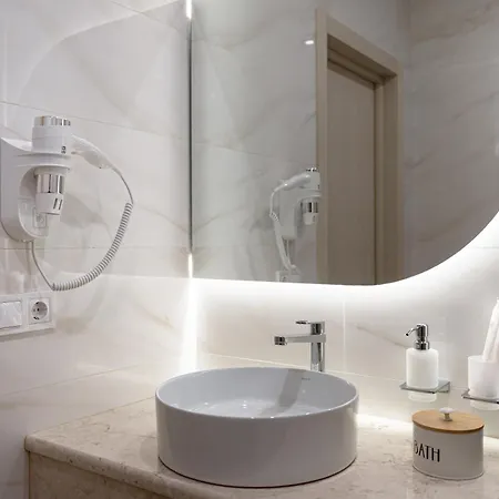 Hotel Leomare 4*