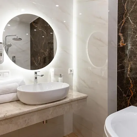 Hotel Leomare 4*